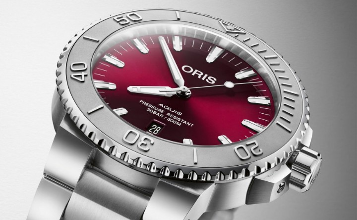 Obrázok z Oris Aquis Date Relief Cherry Dial