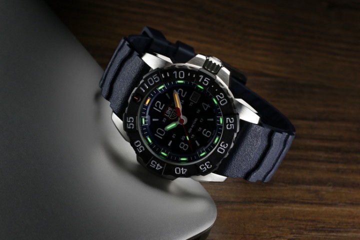 Obrázok z Luminox Navy SEAL 3250 Time Date Series