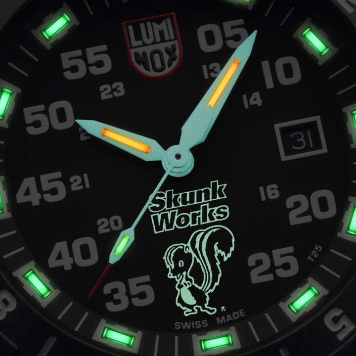 Obrázok z Luminox F-117 x Skunk Works Heritage 6440 Series