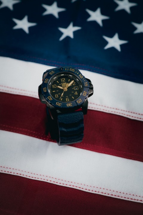 Obrázok z Luminox Navy SEAL Foundation 3250 Series Back to the Blue